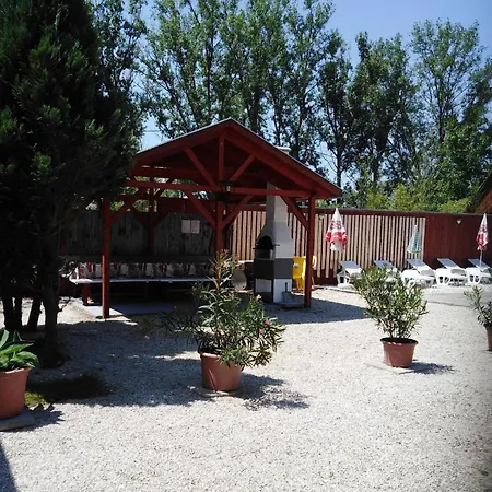 Hotel Mit Pool, Wlan, Spielplatz Direkt Am Balatonfenyves